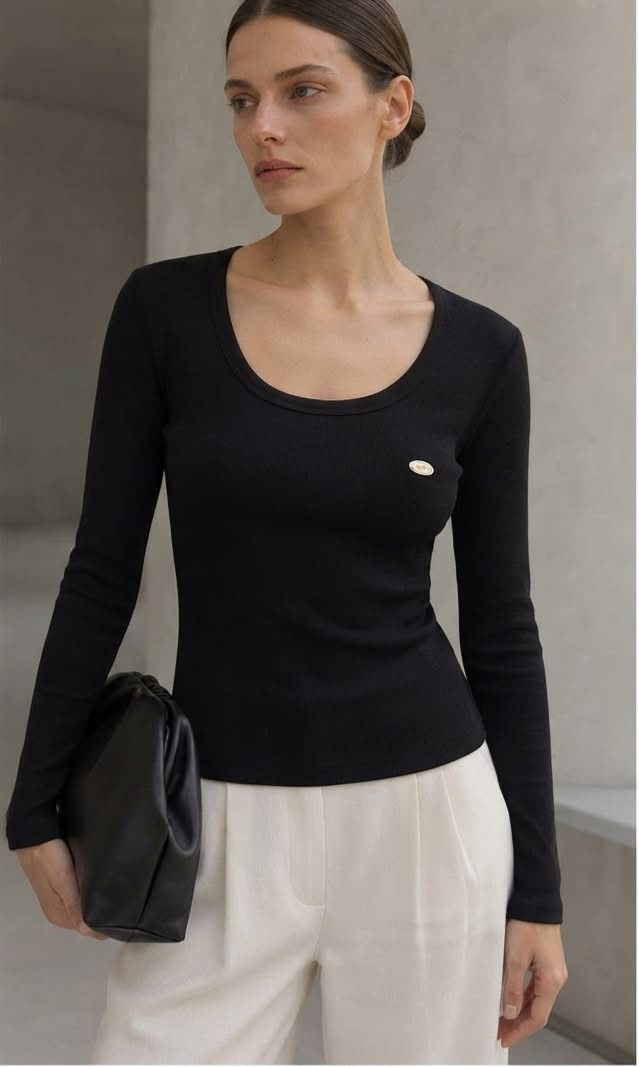 Scoop-Neck Long-Sleeve Top